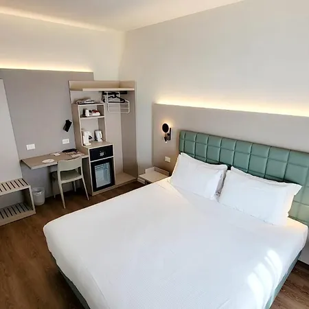 Aurora Hotel 3*